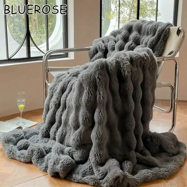 kf-Sb61c2605469f41b6810a1d0e193aad48n-Luxurious-Faux-Rabbit-Fur-Reversible-Throw-Blanket-Nap-Blanket-Air-Conditioning-Blankets-for-Beds-Office-Outdoor Luxurious Faux Rabbit Fur Reversible Throw