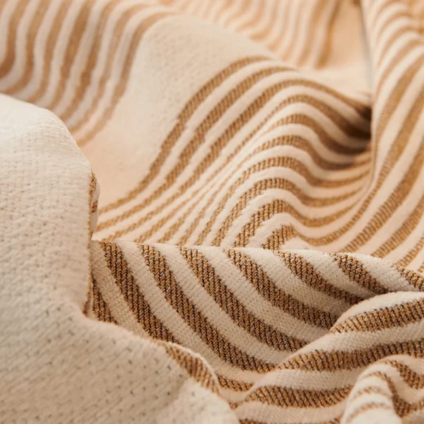 Nordic Tassel Throw Blanket – Four-Season Sofa Cover & Anti-Scratch Protector