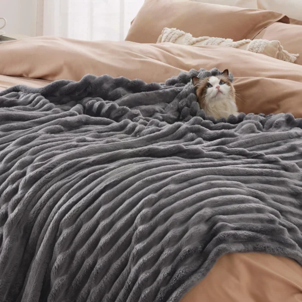 kf-Sda1160dd44044ea0b9a96bde190a461eN-Grey-Solid-Color-Flannel-Throw-Blanket-for-Couch-Super-Soft-Cozy-Blankets-for-Women-Girls-Cute Solid Color Flannel Throw Blanket – Super Soft & Cozy